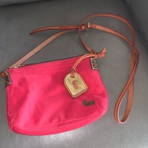 Ladies Dooney & Bourke crossbody